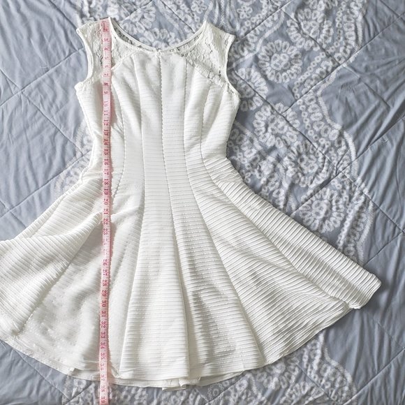 Danny and Nicole  white dress size 6 - Picture 3 of 5